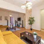 Aristocratic Place, Location Apartamento *