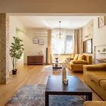 Aristocratic Place, Location Apartamento *