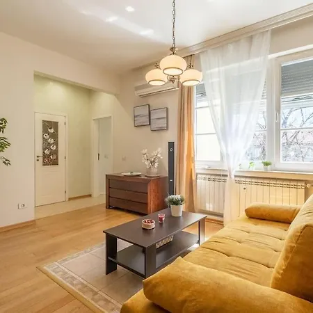 Apartment Aristocratic Place, Location *