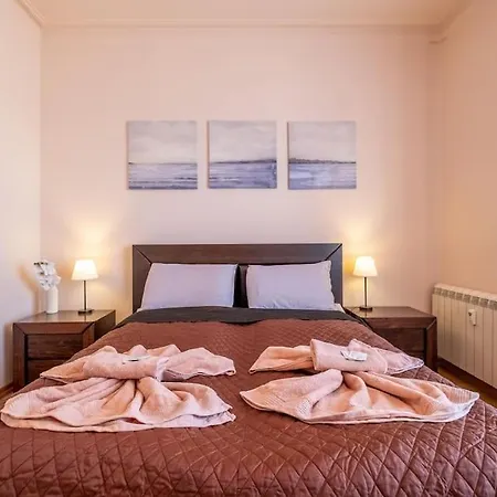 Apartmán Aristocratic Place, Location *