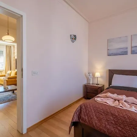 Aristocratic Place, Location Apartament *