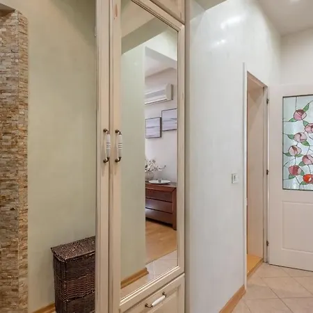 Apartament Aristocratic Place, Location