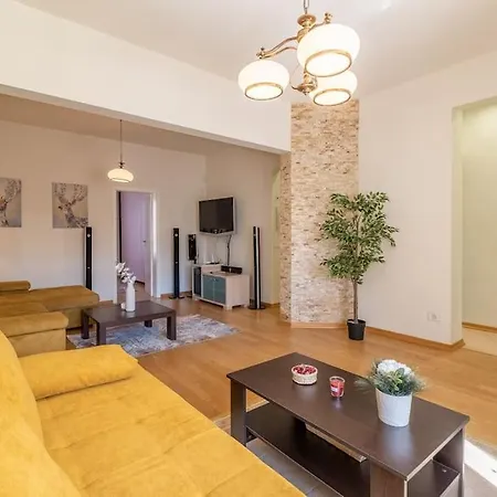 Aristocratic Place, Location Appartamento *