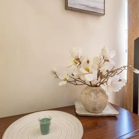 Aristocratic Place, Location * Sofie