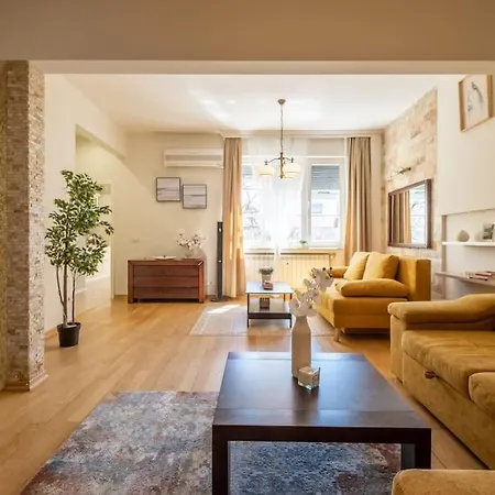 Aristocratic Place, Location Apartament *