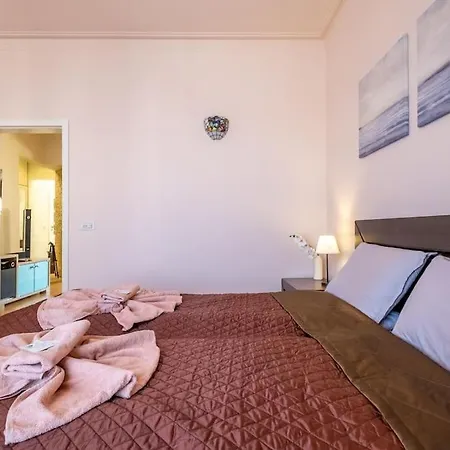 Aristocratic Place, Location Apartmán