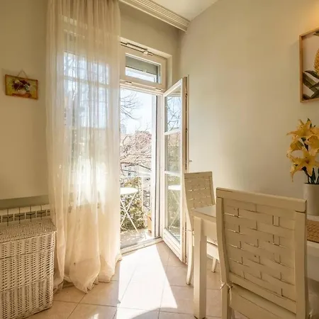 Aristocratic Place, Location Apartment *