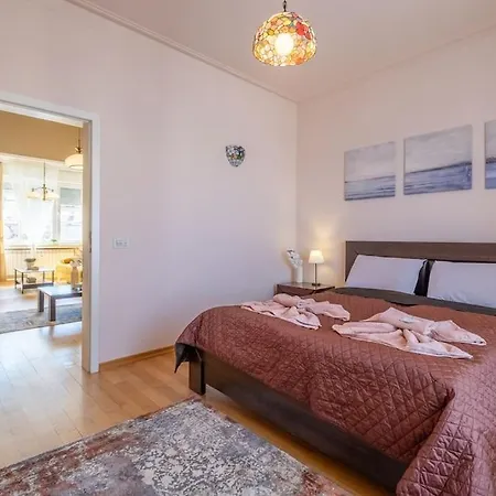 Aristocratic Place, Location *