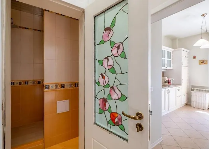 Aristocratic Place, Location Daire