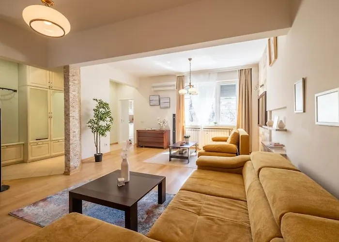 Daire Aristocratic Place, Location *