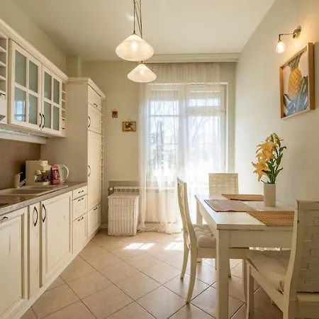 Aristocratic Place, Location *