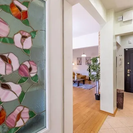 Aristocratic Place, Location