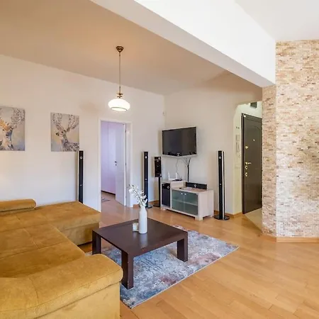 Aristocratic Place, Location